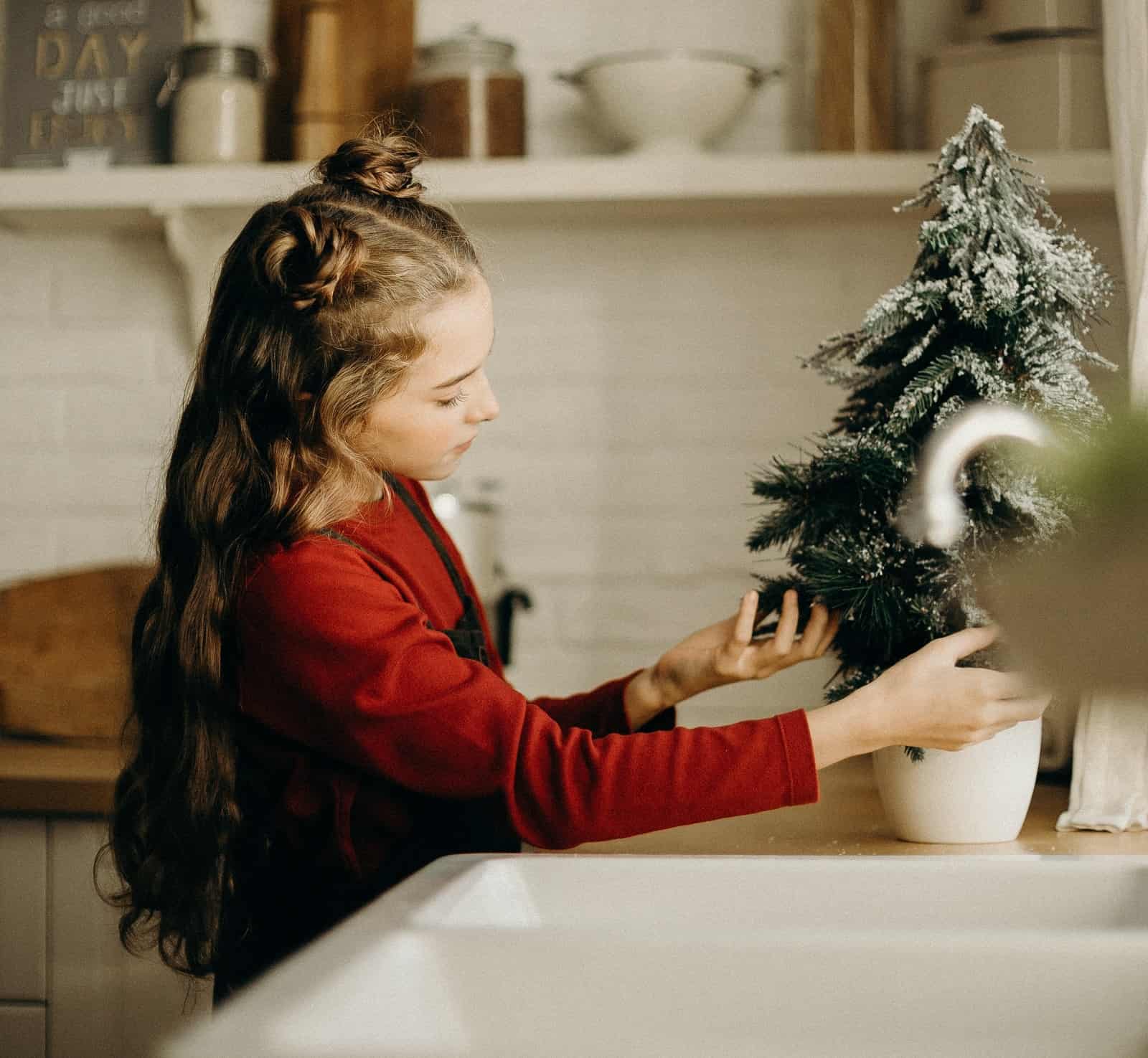 Jak zmotywować dzieci do wykonywania świątecznych obowiązków i jakie zadania można powierzyć maluchom?