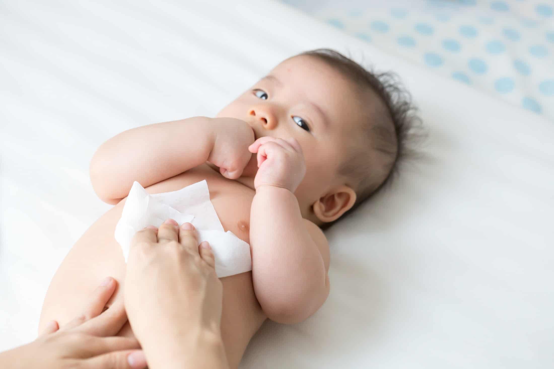 4 rzeczy, na które warto z zwrócić uwagę przy wyborze chusteczek nawilżanych dla niemowląt