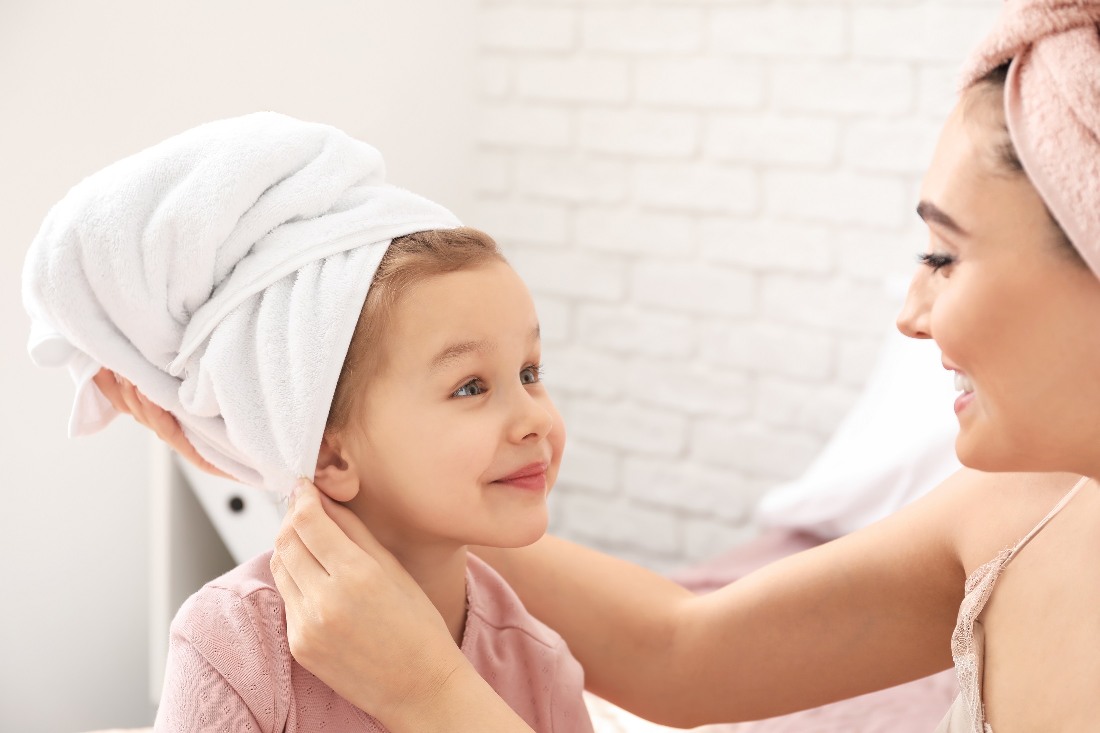 Jak dbać o włosy dzieci, by były mocne, gęste i lśniące?