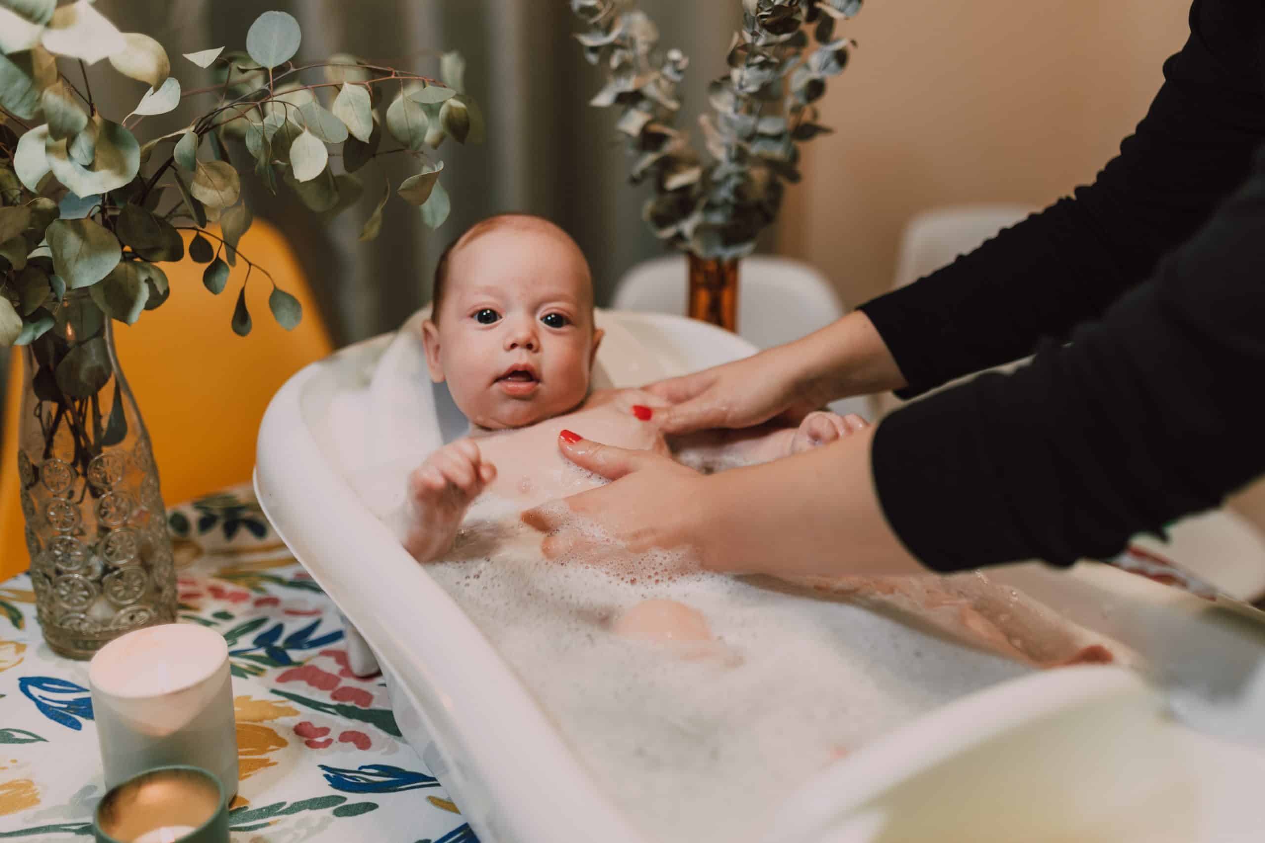 Kąpiel w krochmalu noworodka. Co trzeba o niej wiedzieć?