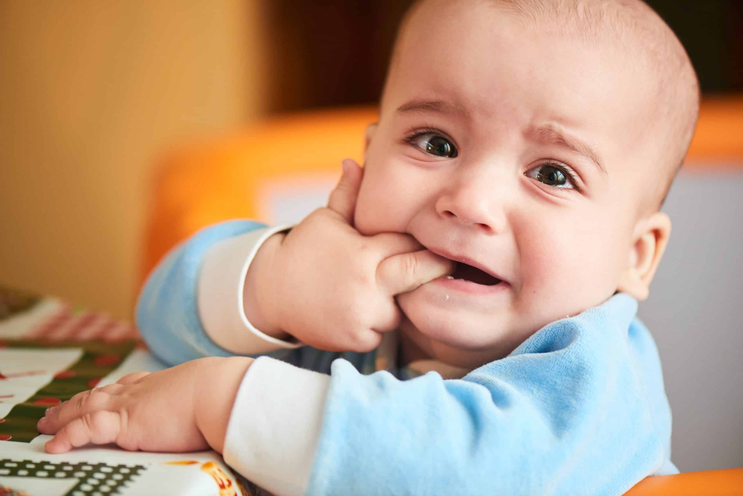 Objawy towarzyszące ząbkowaniu u niemowlęcia