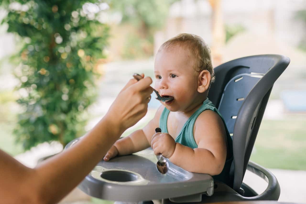Wspólny posiłek z dzieckiem dzięki krzesełku do karmienia