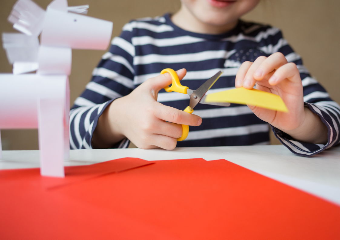 Domowe sposoby na tworzenie zabawek edukacyjnych dla dzieci